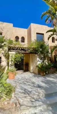 Lujosa casa reformada con vistas panorámicas al mar y al atardecer en Benimussa
