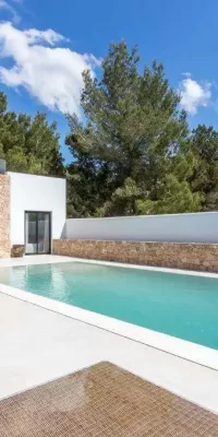 Uitzonderlijke moderne familievilla vlakbij de zee in Cala de Bou