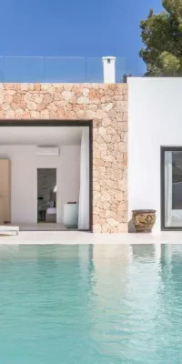 Uitzonderlijke moderne familievilla vlakbij de zee in Cala de Bou