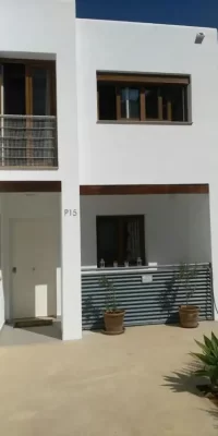 Excepcional casa adosada en el pueblo de Cala Llonga en venta