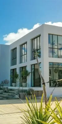 Lujosa villa moderna en el corazón de la costa occidental de Ibiza