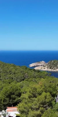 Lujosa Villa Costera con Vistas Panorámicas al Mar en Cala Salada