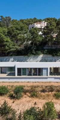 Espectacular Villa Moderna con Vistas Panorámicas al Mar en Es Cubells