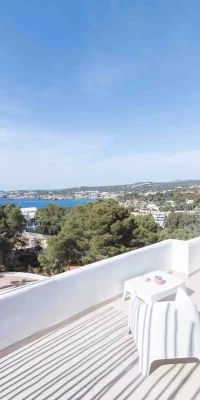 Moderne gerenoveerde villa in Cala Moli met fantastisch uitzicht op zee