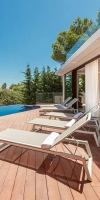 Nieuw huis gelegen in Cap Martinet met verhuurlicentie