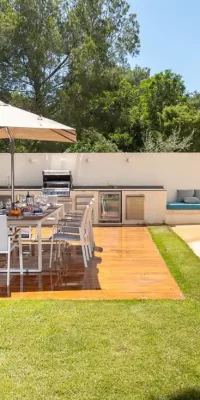 Nieuw huis gelegen in Cap Martinet met verhuurlicentie