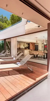 Nieuw huis gelegen in Cap Martinet met verhuurlicentie