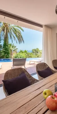 Nieuw huis gelegen in Cap Martinet met verhuurlicentie
