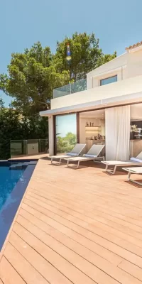Nieuw huis gelegen in Cap Martinet met verhuurlicentie