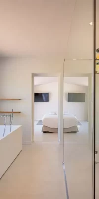 Nieuw huis gelegen in Cap Martinet met verhuurlicentie