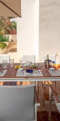 Nieuw huis gelegen in Cap Martinet met verhuurlicentie