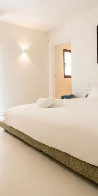 Nieuw huis gelegen in Cap Martinet met verhuurlicentie