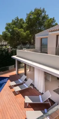 Nieuw huis gelegen in Cap Martinet met verhuurlicentie