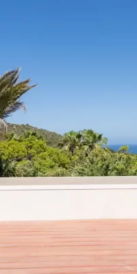 Nieuw huis gelegen in Cap Martinet met verhuurlicentie