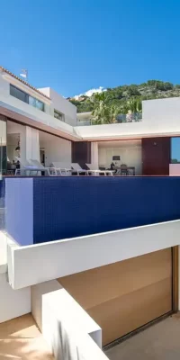 Nieuw huis gelegen in Cap Martinet met verhuurlicentie