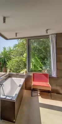 Cautivadora casa en primera línea con impresionantes vistas del atardecer