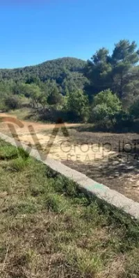 Terreno rústico con licencia y bonitas vistas.