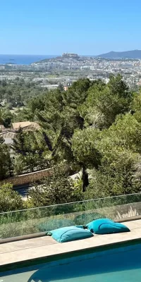 Moderna casa en Can Furnet con espectaculares vistas al mar