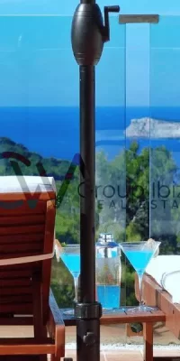 Mansión de Lujo en Cala Salada con Impresionantes Vistas al Mar y al Atardecer