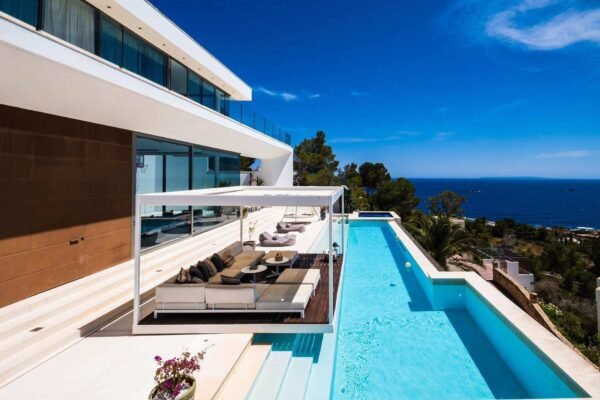 Luxurious 6-Bedroom Villa with Breathtaking Sea Views